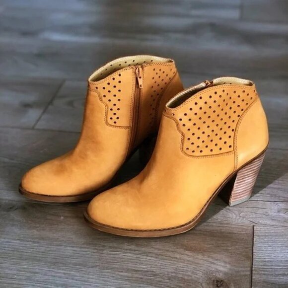 Lucky Brand Cafe Elko Eller Lasercut Suede Ankle Boot Size US 8 EUR 38 - Picture 1 of 11